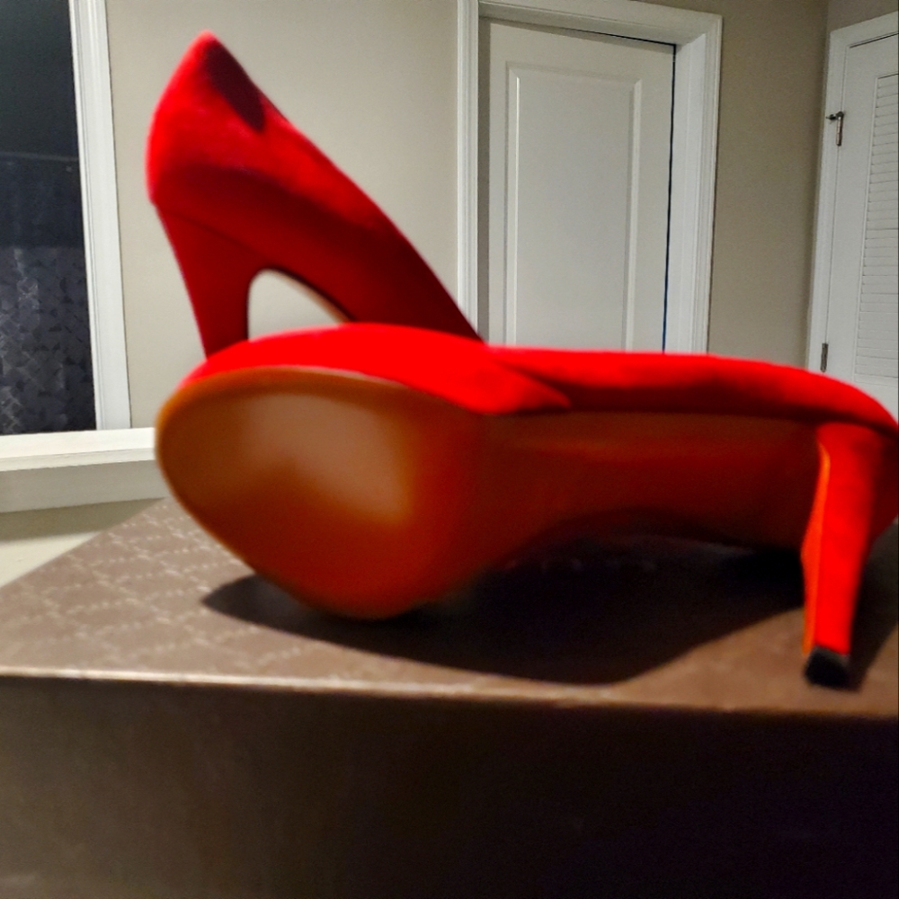 Brand New Authentic Gucci Pumps